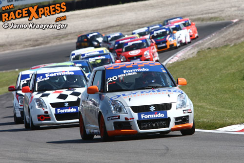 Jeroen Slaghekke leidde de Formido Swift Cup race van start tot finish