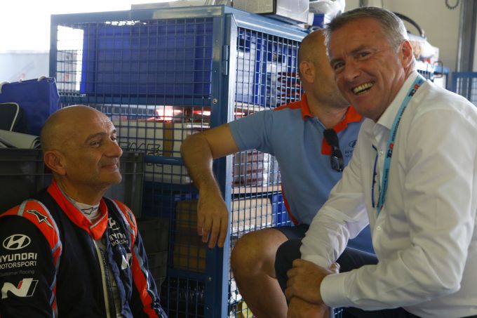 2017_TCR_International_Dubai_Lotti_and_Tarquini