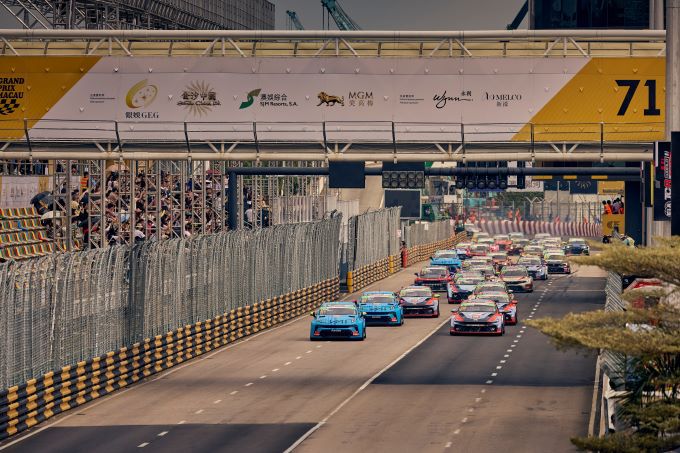 Thed Björk FIA TCR World Tour Macau Team World Title 2024 100e podium Lynk & Co Cyan Racing Foto 3