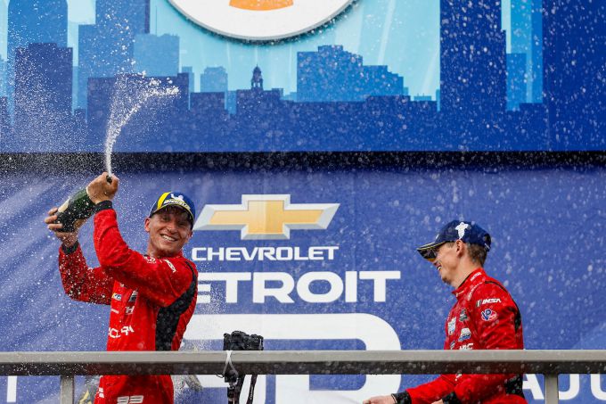 IMSA Chevrolet Detroit Sports Car Classic 2025 Foto 1 champagne voor Renger van der Zande