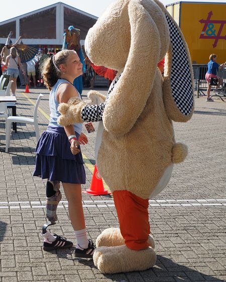Circuitdag Against Cancer mascotte Bikkel het konijn © Michiel de Kuijper