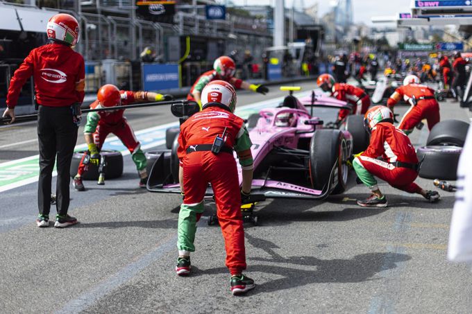 PREMA pakt dubbele puntenfinish in Baku Feature Race