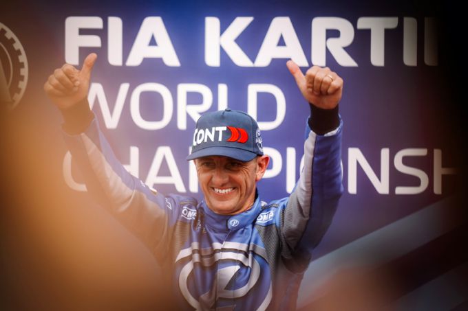 KZ2 Masters Davide Fore op de tweede trede van het podium