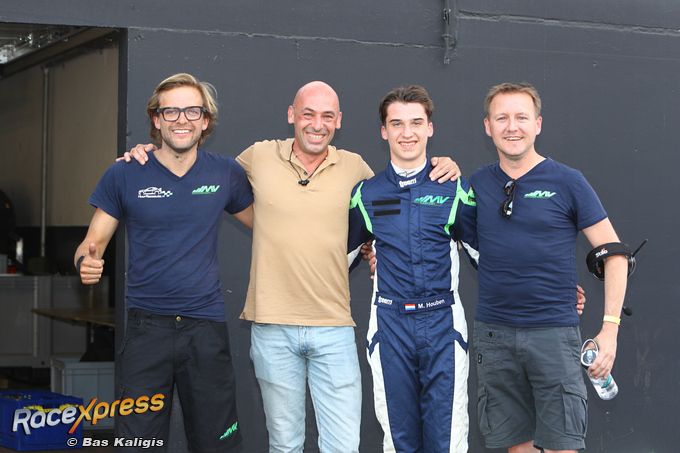 Mees Houben blije gezichten na eerste zege