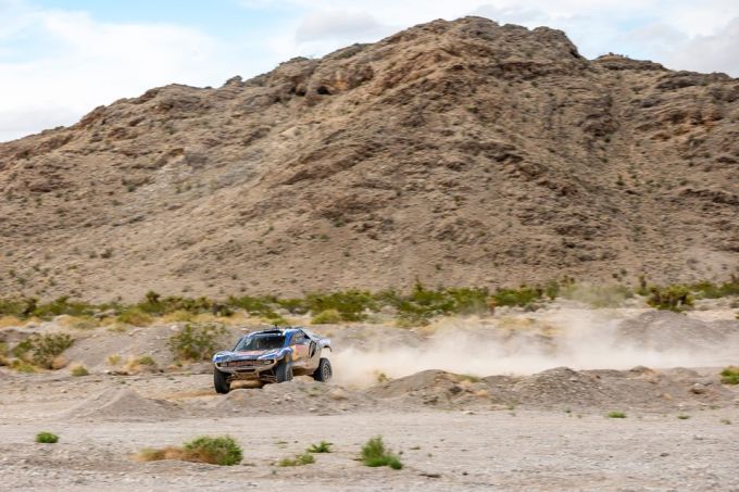 Isack Hadjar Red Bull F1 debuut en de Dakar Ford Raptor T1+ Foto 8