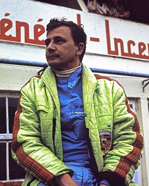 Porsche rouwt om zijn overleden legende Hans Herrmann