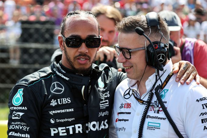 Lewis Hamilton en Peter Bonington F1 Mercedes