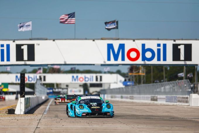 IMSA 12H Sebring 2026 Morris Schuring Porsche 911 GT3 R Manthey 1st Phorm foto 1